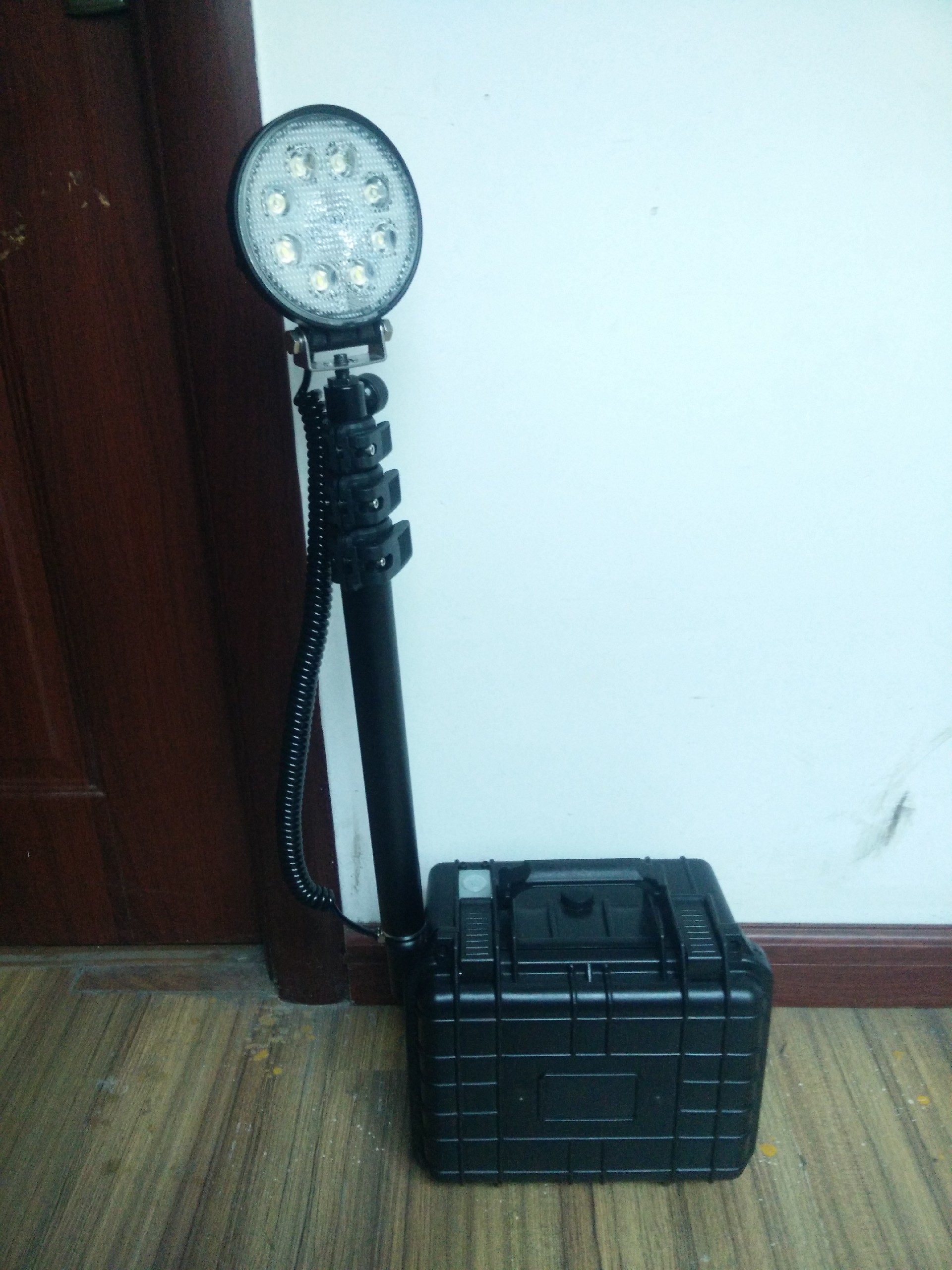 DOT135便攜式照明工作燈 一、適用范圍：